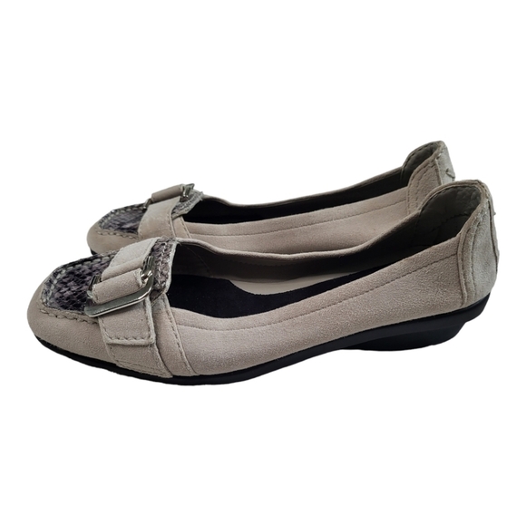 AEROSOLES Grey Slip on Shoes. Faux Snakeskin, Buckle. Size 6 NWOT - Picture 4 of 9